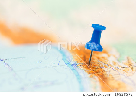 Travel destination, blue  pin on the map 16828572