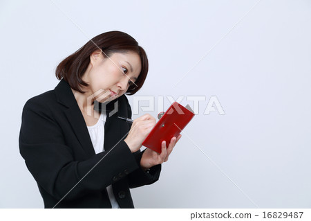 Middle working women 16829487