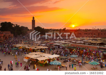 Jamaa el Fna, Marrakesh, Morocco. 16831002