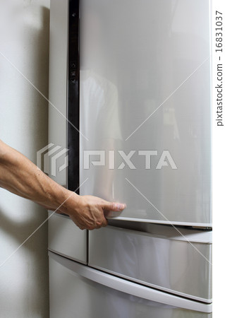 我試著打開冰箱的門 16831037