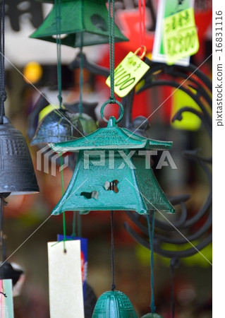 Southern wind chimes 16831116