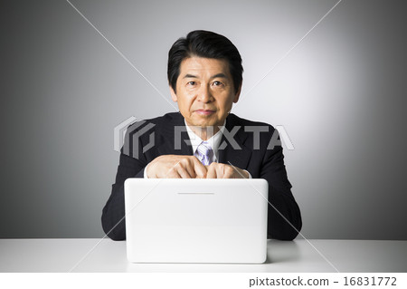 Business image Middle male who operates PC 16831772