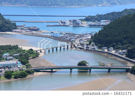 Bridge and port landscape (up) 16832171