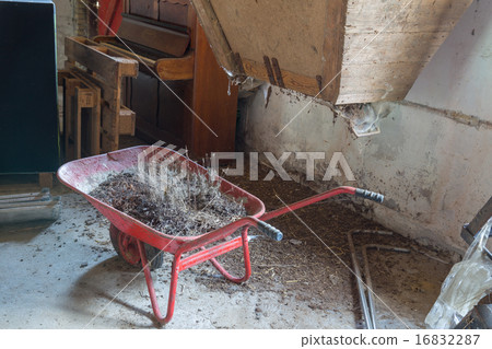 red wheelbarrow 16832287