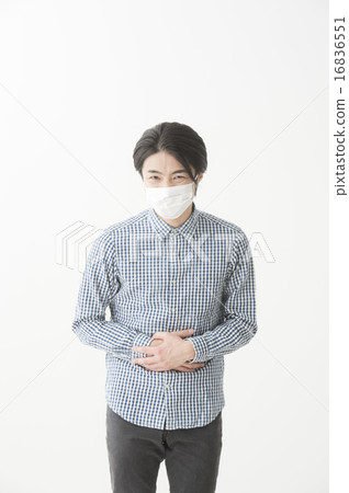 男性抱著肚子 16836551