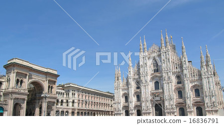 Piazza Duomo, Milan Piazza Duomo, Milan 16836791