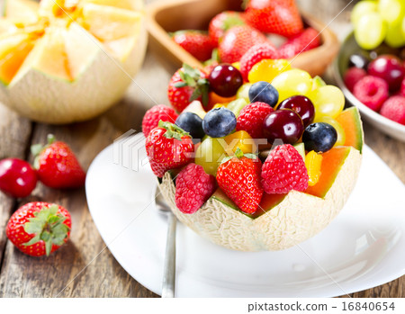 fruit salad 16840654