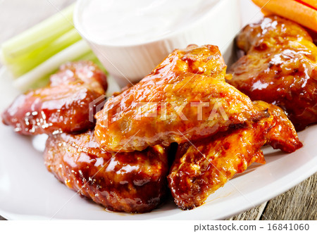 plate of chicken wings 16841060