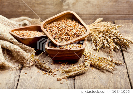 图库照片 bowl of wheat grains