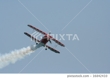 Acrobatic flight 16842410