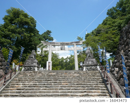 山梨縣甲府市武田神社的鳥居 山梨縣甲府市武田神社的鳥居 16843473