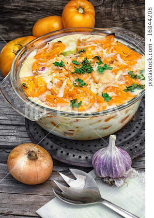 gratin of zucchini and yellow tomatoes  16844208