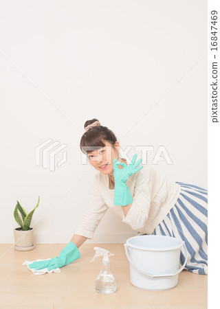 Women cleaning Women cleaning 16847469