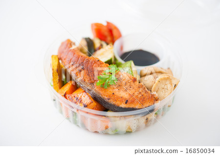 Clean food lunch box 16850034