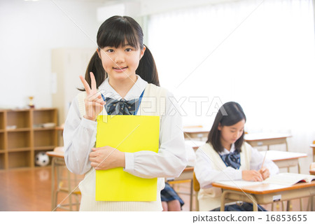 Image of middle school student 16853655