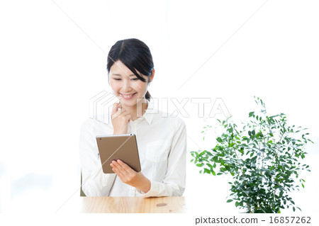 Female room home indoor home tablet internet smile frontal jaw hand 16857262