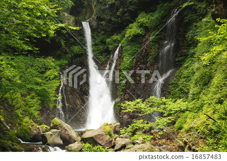 反面的瀑布 16857483