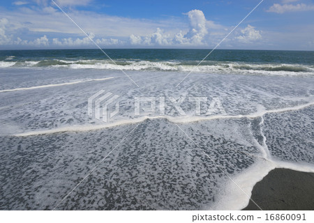 在Oiso海岸的波浪圖案 在Oiso海岸的波浪圖案 16860091