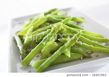 Asparagus salad 16861963
