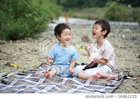 Children leisurely at Kawahara 16862220