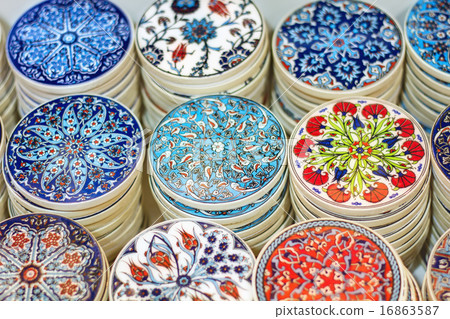 Traditional Turkish ceramics on the Grand Bazaar 16863587
