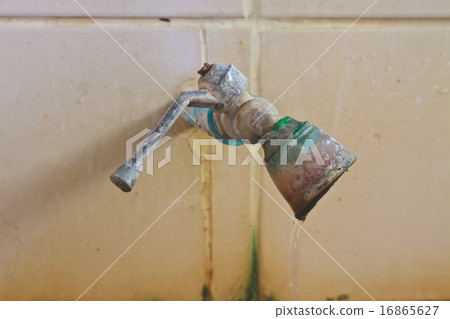 Old rusty faucet Old rusty faucet 16865627