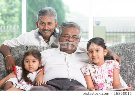 Multi generations family 16868015
