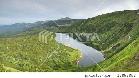 Krkonose mountains with Wielky Staw 16868898