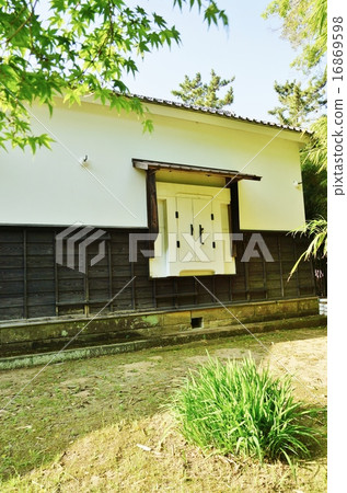 Shizuoka prefecture sightseeing spot · Stucco wall of the Sugiyama Egawa residence · Tree · Vertical position of the blackboard wall 16869598