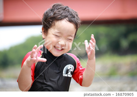 Children laughing at Kawahara Children laughing at Kawahara 16870905