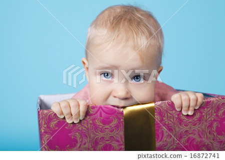 cute little girl sitting in box cute little girl sitting in box 16872741