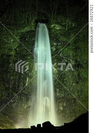 Tamadare瀑布亮起來 16872921