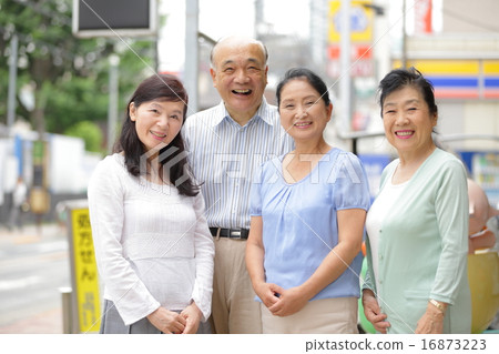 老人排隊 老人排隊 16873223