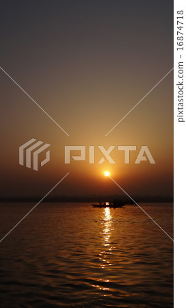 The sun of Ganges 16874718