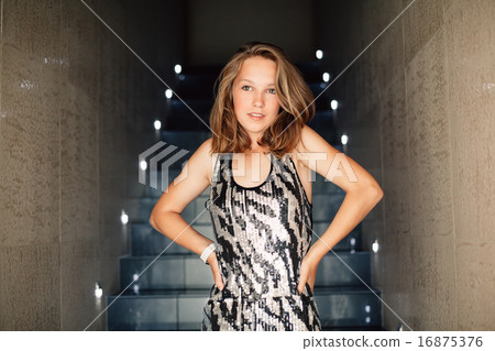 young beautiful girl portrait young beautiful girl portrait 16875376