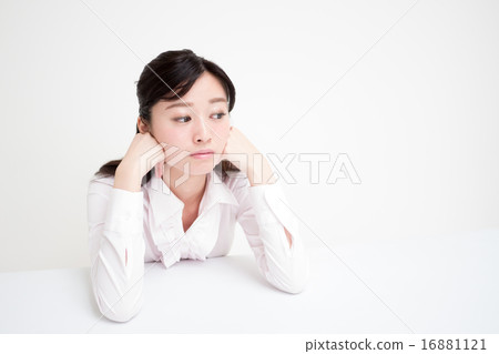 Annoyed young woman Annoyed young woman 16881121