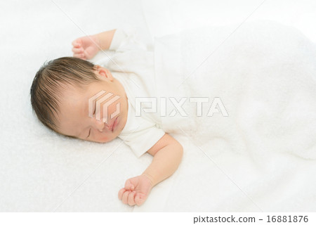 Newborn sleeping wrapped in white spirit 16881876