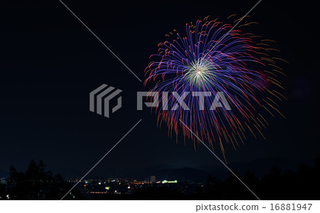 加古川煙花匯演（兵庫縣加古川市）藍色和紅色 16881947