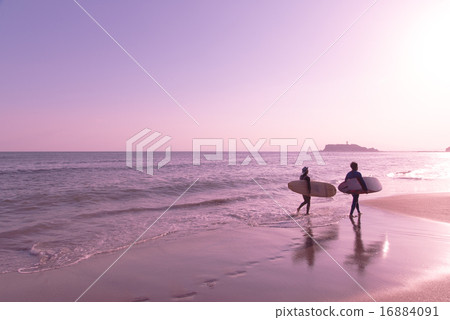 Shichirigahama Surfer (Twilight) 16884091