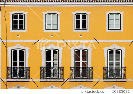 House with Yellow Facade House with Yellow Facade 16885051
