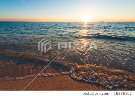 Beautiful sunset and waves, Okinawa Beautiful sunset and waves, Okinawa 16886162