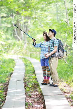 Trekking youth student 16888424