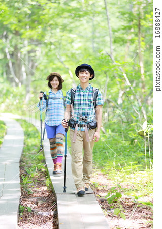 Trekking youth student 16888427