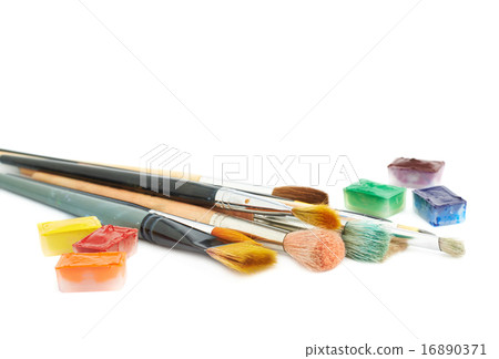 Multiple brushes next to a paint cases Multiple brushes next to a paint cases 16890371