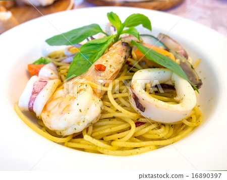 spaghetti seafood on white dish 16890397