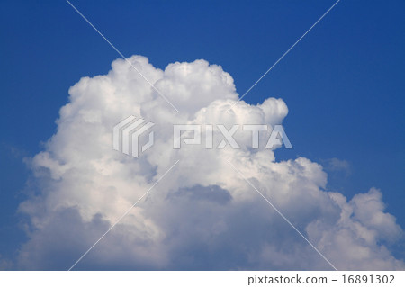 夏天天空大巨型雲彩蓋子 16891302