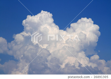 Summer sky large giant cloud cover 16891305