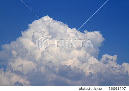 Summer sky large giant cloud cover 16891307