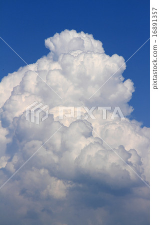 夏天天空大巨型雲彩蓋子 夏天天空大巨型雲彩蓋子 16891357