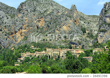 Mustier Sainte-Marie Alp-de-Haute-Provence法國 Mustier Sainte-Marie Alp-de-Haute-Provence法國 16891398